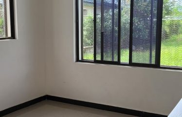 Unfurnished 2-bedrooms Flat For Rent